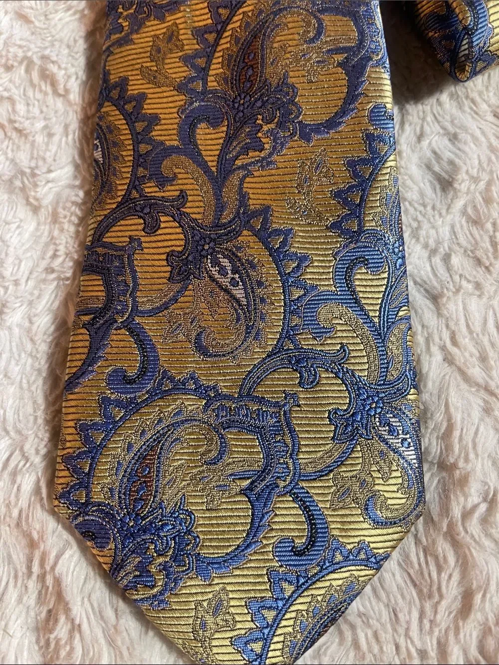 JoS A Bank  Gold and Blue Paisley Men's Tie nwt